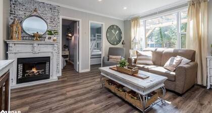 Cozy All-Season Family Cottage in Balm Beach!