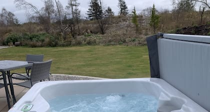 Tawny Owl Pod with Hot Tub