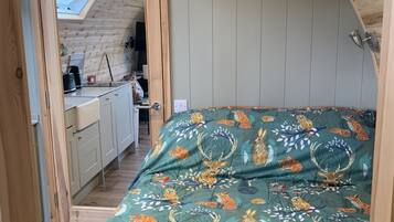 1 bedroom, desk, travel cot, free WiFi