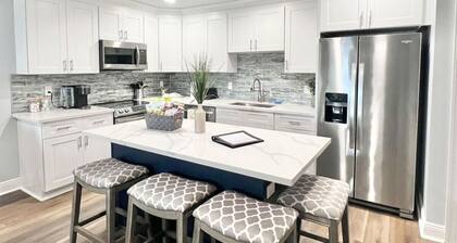 3 Bed/3 Bath with King Bed 15 min to Downtown New Orleans