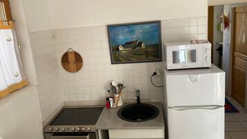 Frigorifero, microonde, forno, lavastoviglie