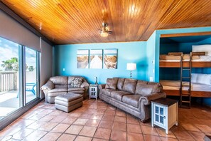 1 habitación, wifi y ropa de cama