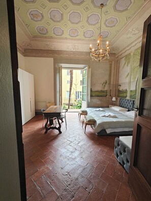 4 chambres, fer et planche à repasser, literie fournie