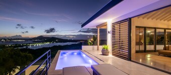 Luxury 12 person Villa with great views of Spanish Water and Caracas Bay. 