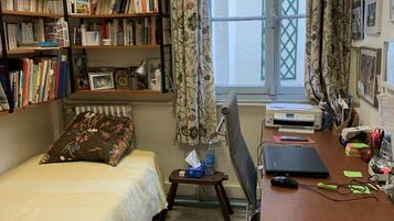 3 slaapkamers, een strijkplank/strijkijzer, wifi, beddengoed