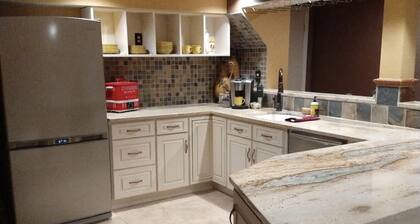 Private upscale apartment with kitchen, walking to Cherry Creek Rez. 30 to DIA.