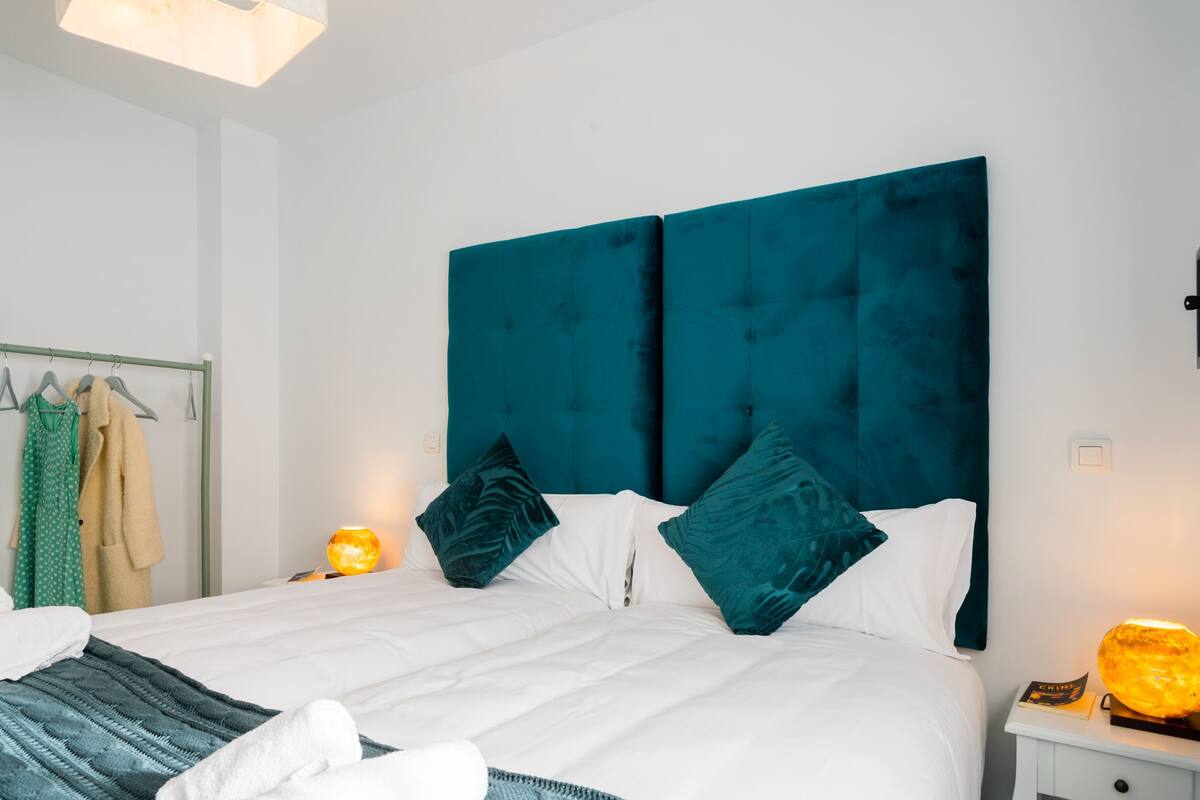 Appartement Penthouse Deluxe, 1 chambre, terrasse, vue sur la ville | Couette en duvet, coffre-fort, rideaux d’obscurcissement
