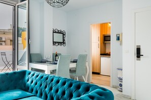 Comfort-Penthouse, 3 Schlafzimmer, Terrasse, Stadtblick | Wohnbereich