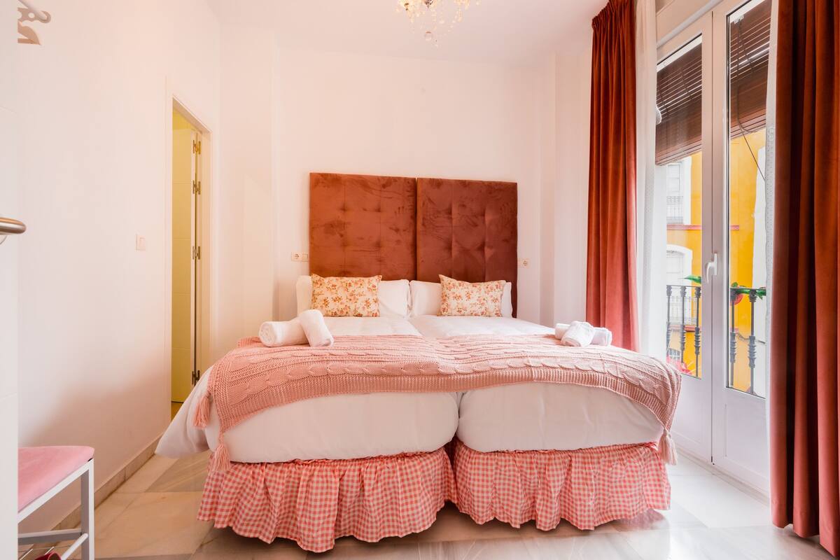 Appartement Design, 1 chambre, balcon, vue sur la ville | Couette en duvet, coffre-fort, rideaux d’obscurcissement
