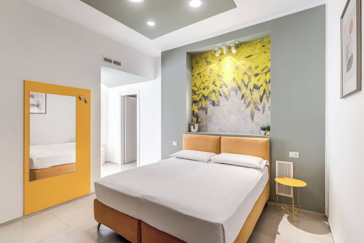 In-room safe, desk, free WiFi
