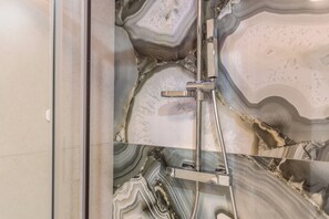 Basic Twin Room | In-room safe, desk, free WiFi - National Square Napoli (Naples)