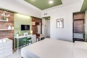 Chambre avec lits jumeaux | Coffres-forts dans les chambres, bureau, Wi-Fi gratuit