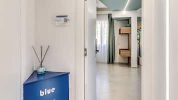 Habitación cuádruple de lujo | Caja de seguridad en la habitación, escritorio y wifi gratis