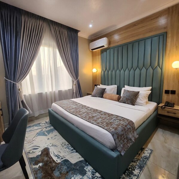 Suite Deluxe, 1 très grand lit, réfrigérateur | Draps italiens Frette, literie de qualité supérieure