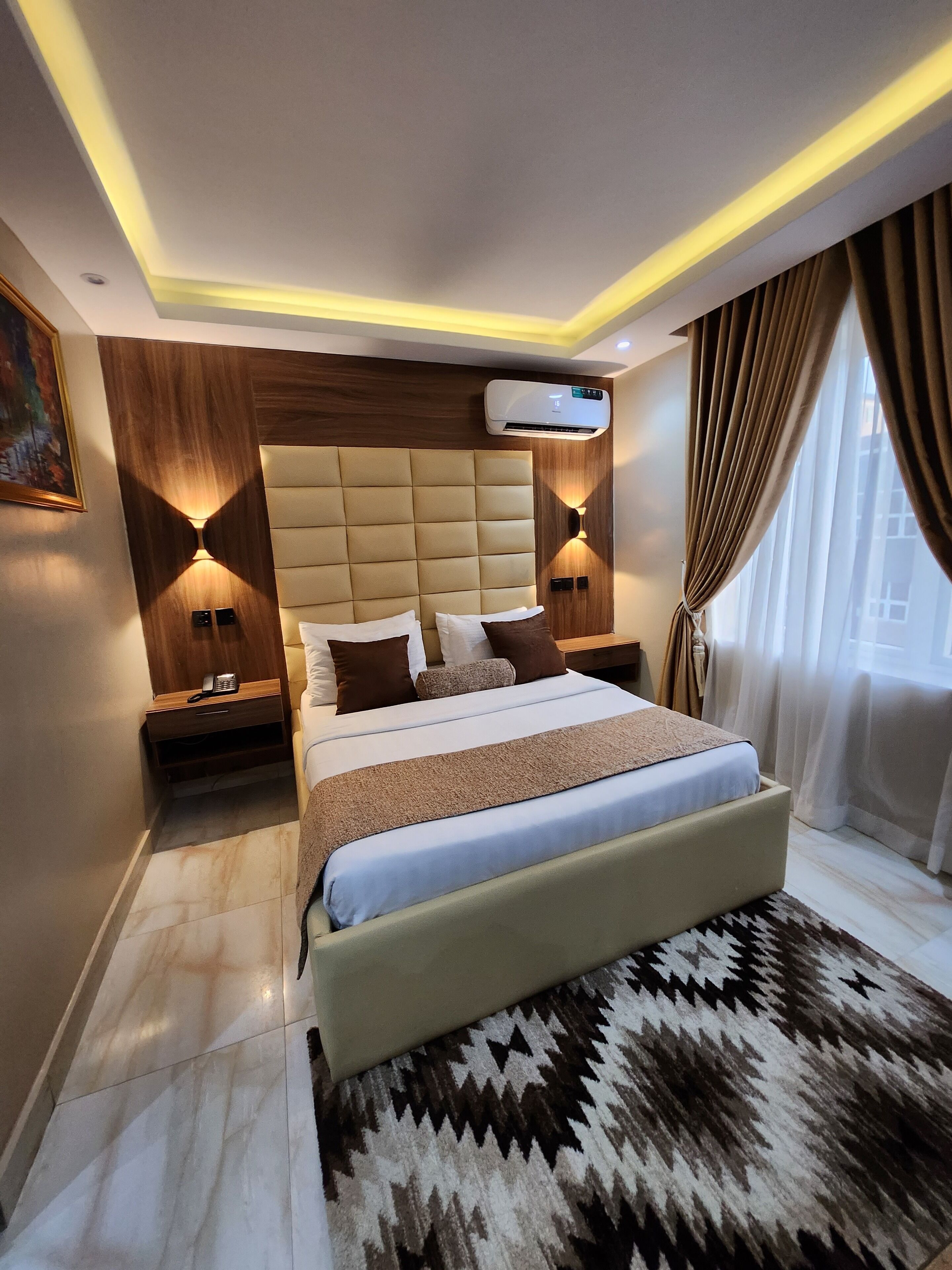 Deluxe Single Room, 1 Queen Bed, Refrigerator | Frette Italian sheets, premium bedding, in-room safe, desk