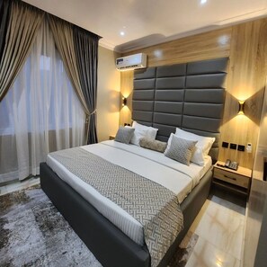 Deluxe Single Room, 1 Queen Bed, Refrigerator | Frette Italian sheets, premium bedding, in-room safe, desk - Atlantic Palms Suites  (Lekki)