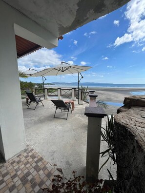 Quadruple Room | Living area