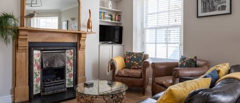 Smart TV, fireplace, DVD player, books