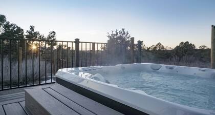 Happy Hiker's Hot Tub Haven, Family and Pet Friendly Home in the Mesas