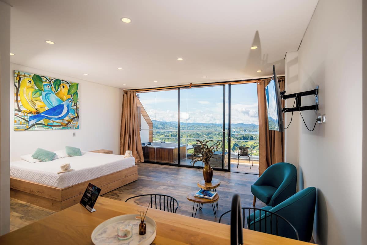 Bureau, Wi-Fi gratuit, décoration personnalisée