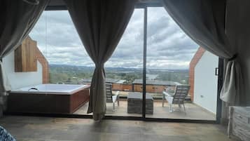 MONTECIELO 101 tower 1 | 1 bedroom, individually decorated, individually furnished, desk
