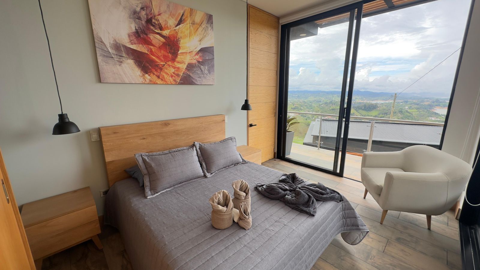 Chalet rustique Deluxe | Décor unique, ameublement unique, bureau, accès au Wi-Fi (inclus)