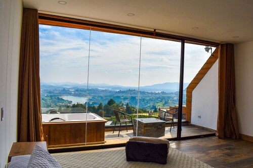 MONTECIELO HOSTING GUATAPE