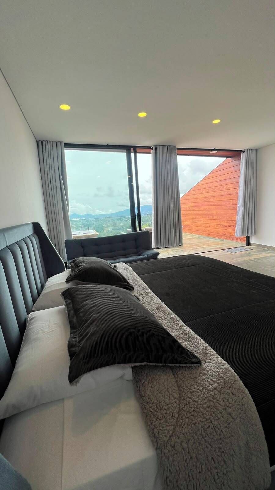 Comfort Suite | Desk, free WiFi, individually decorated, individually furnished