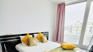 2 ห้องนอน, เตารีด/โต๊ะรีดผ้า, Wi-Fi ฟรี