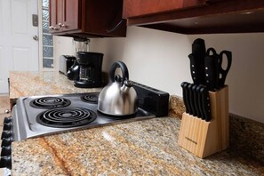 電子レンジ、オーブン、コンロ、コーヒー / ティーメーカー