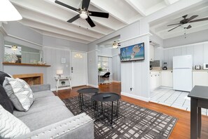 Smart TV, fireplace
