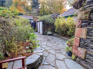Cottage | Property grounds - The Roses (Windermere)