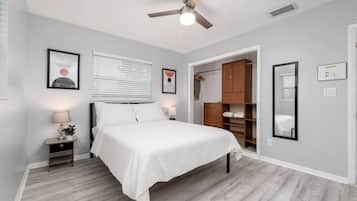 2 makuuhuonetta, työpöytä, silitysrauta/-lauta, ilmainen Wi-Fi