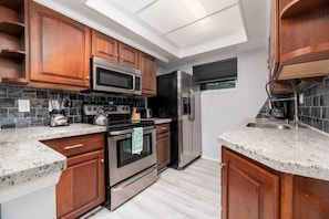 Fridge, microwave, oven, stovetop - Short Walk to Wilton Drive! Apt4 (Wilton Manors)