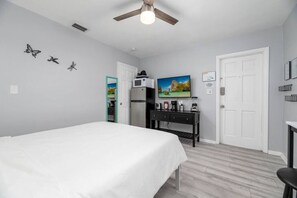 1 chambre, bureau, fer et planche à repasser, Wi-Fi gratuit