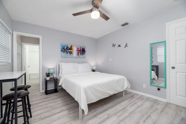 1 chambre, bureau, fer et planche à repasser, Wi-Fi gratuit