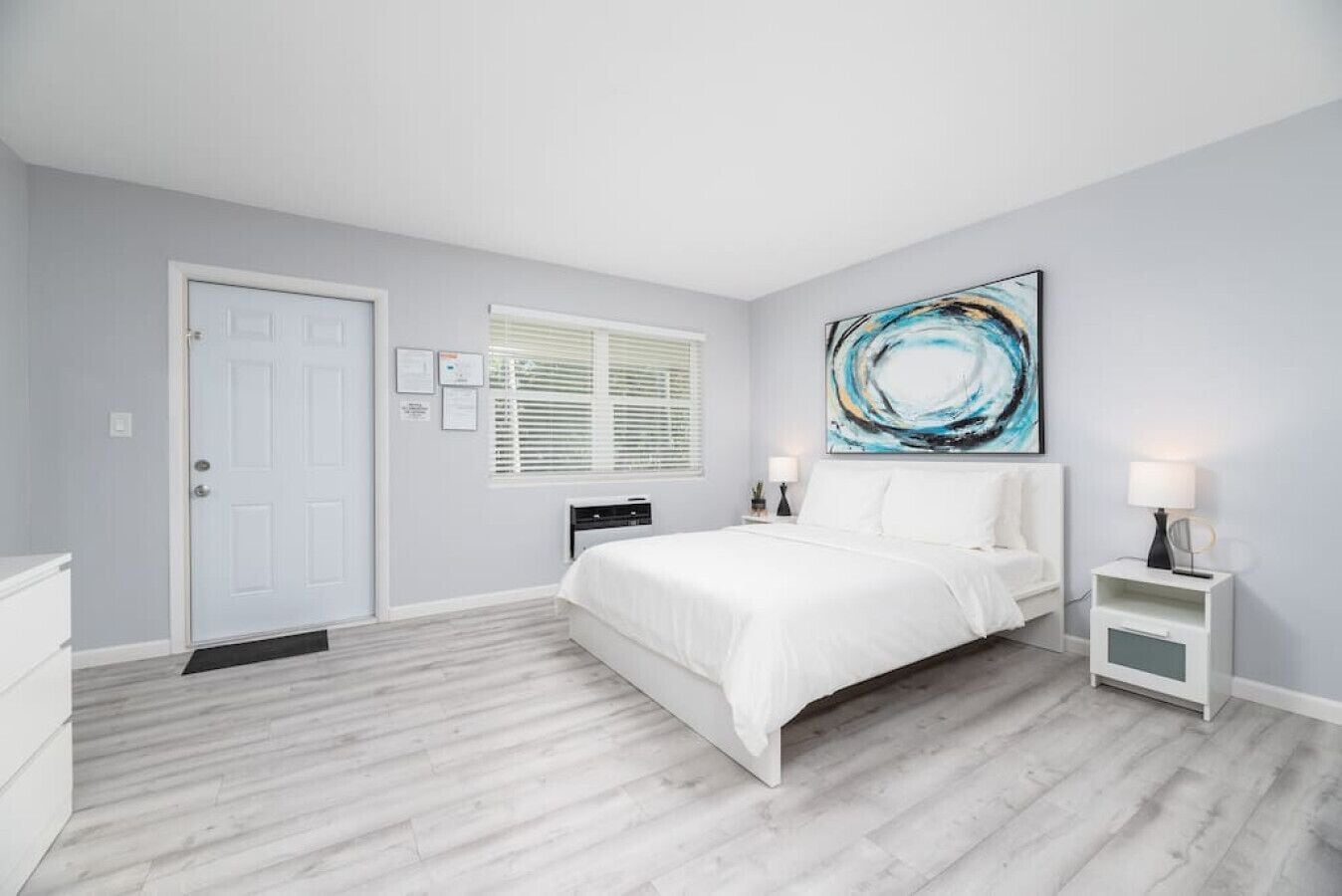 1 chambre, bureau, fer et planche à repasser, accès au Wi-Fi (inclus)