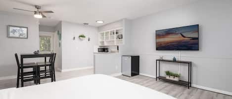 1 habitación, escritorio, tabla de planchar con plancha y wifi gratis