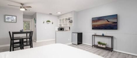 1 quarto, escrivaninha, ferros/tábuas de passar roupa, Wi-Fi de cortesia