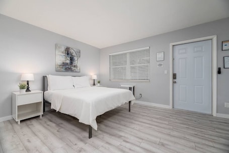 1 bedroom, desk, iron/ironing board, free WiFi. Just Off Wilton Drive! Apt 3