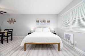 1 slaapkamer, een bureau, een strijkplank/strijkijzer, gratis wifi