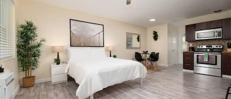 1 sovrum, skrivbord, strykjärn/strykbräda och gratis wi-fi