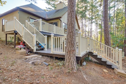 Modern McCormick Townhome on Lake Thurmond!