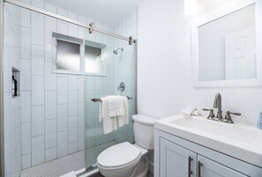 Hair dryer, towels - Comfy Condos @ Middle River - #2 (Fort Lauderdale)