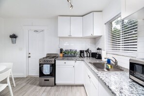 Fridge, microwave, oven, stovetop - Comfy Condos @ Middle River - #3 (Fort Lauderdale)