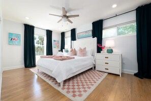 7 bedrooms, desk, iron/ironing board, travel cot