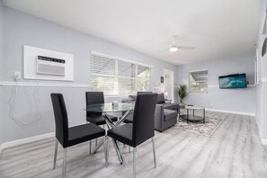 Dining - The Residences @ Lake Ridge #3 (Fort Lauderdale)