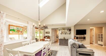 Pet/Family Friendly Farmhouse: Sleeps 10, Firepit, 1 Hour from Chicago