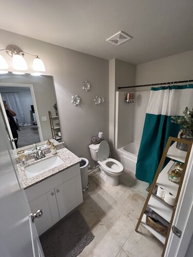 Adorable private studio in quiet neighborhood