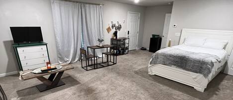 1 habitación, tabla de planchar con plancha, wifi y ropa de cama